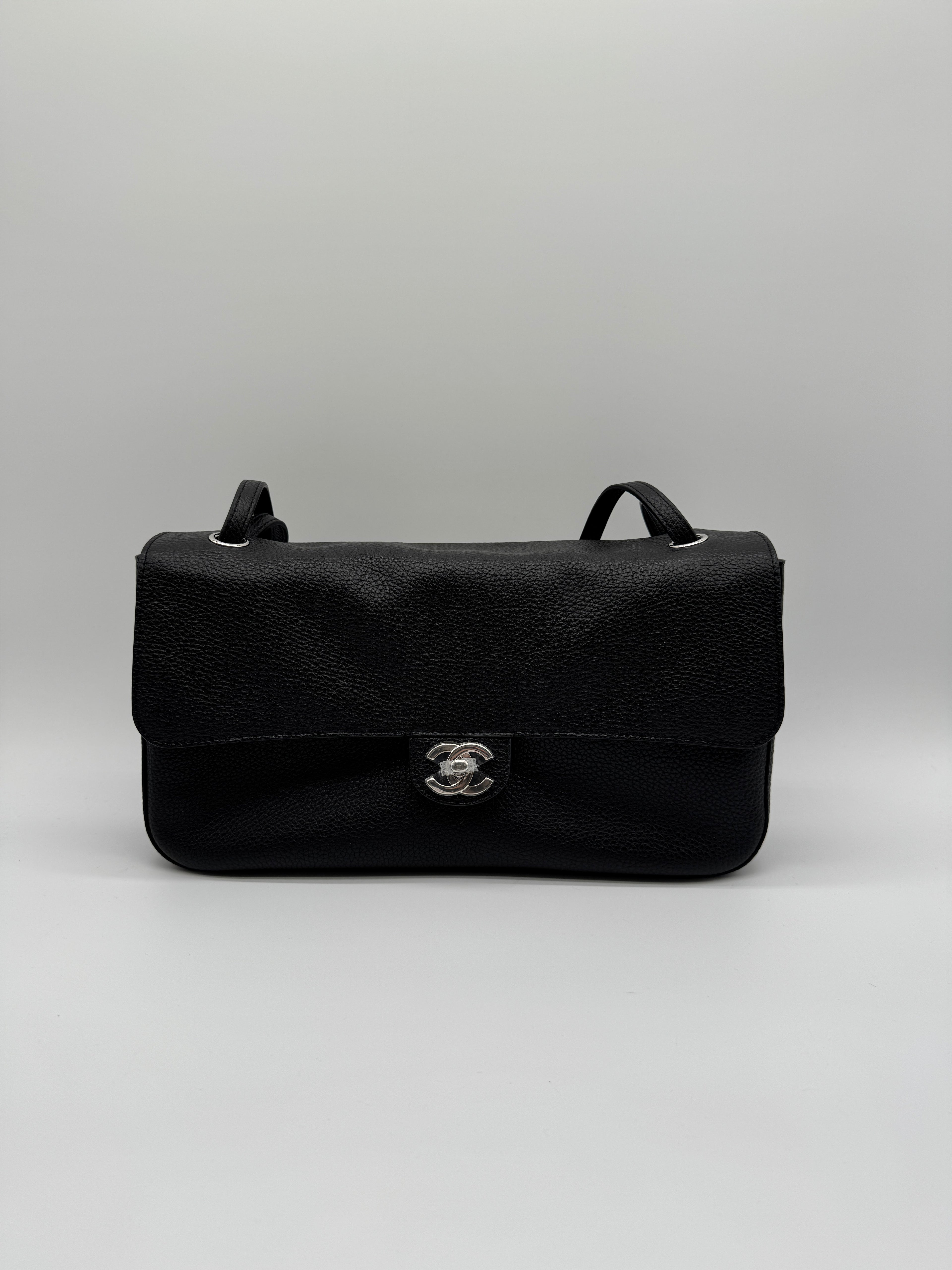 Chanel Maxi Black 32cm Silver-tone Hardweae