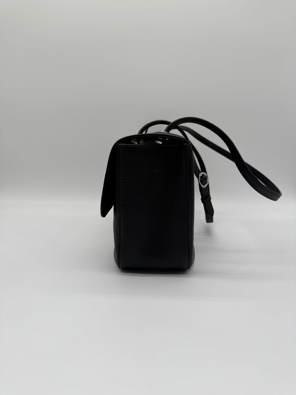 Chanel Maxi Black 32cm Silver-tone Hardweae
