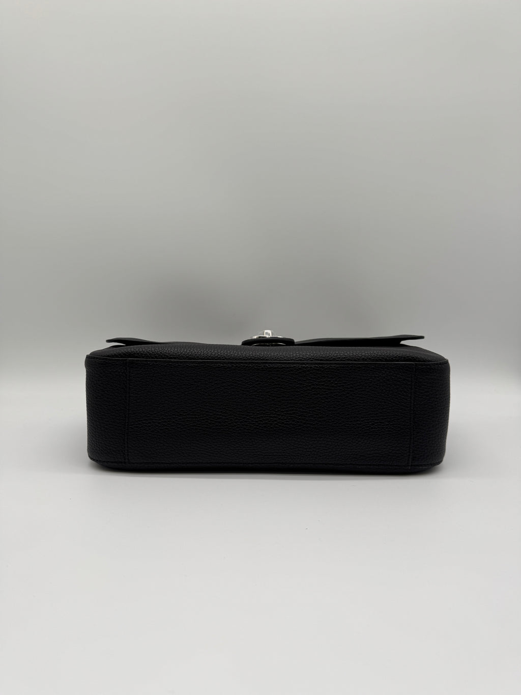 Chanel Maxi Black 32cm Silver-tone Hardweae