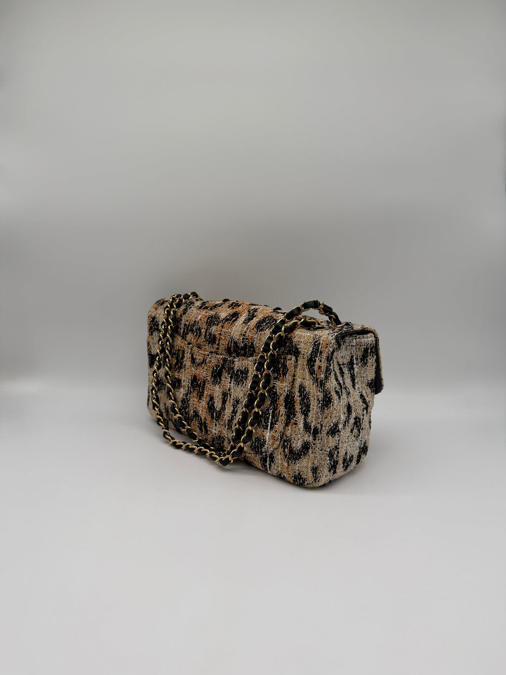Chanel Maxi 32 Leopard Gold-Tone Metal