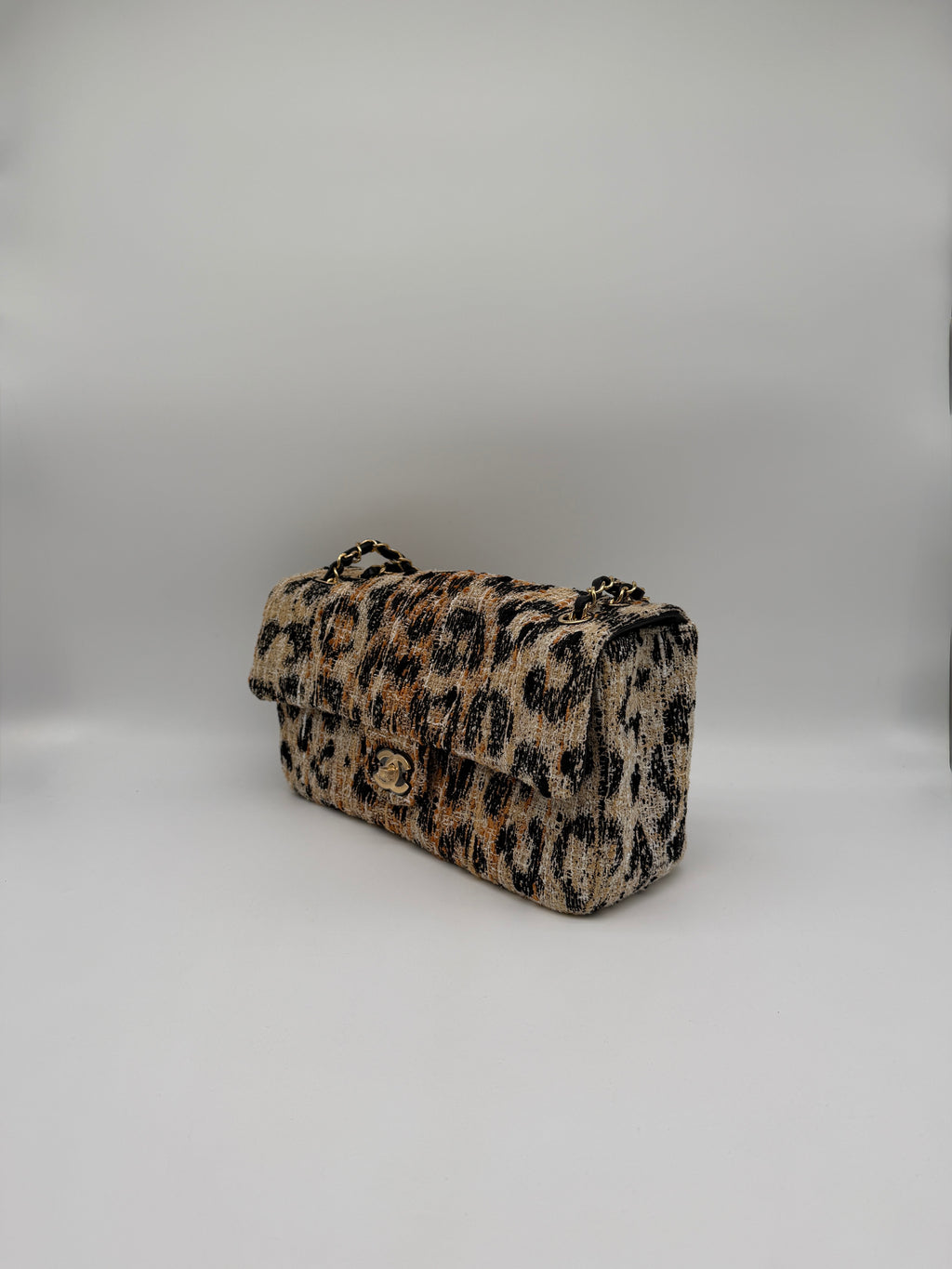 Chanel Maxi 32 Leopard Gold-Tone Metal