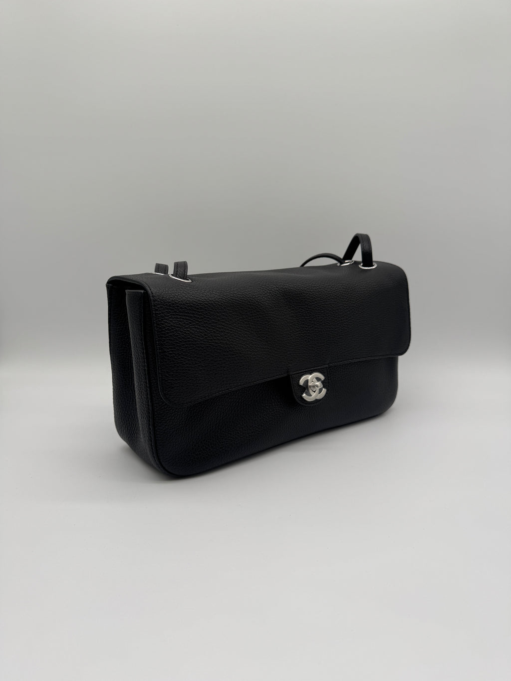 Chanel Maxi Black 32cm Silver-tone Hardweae