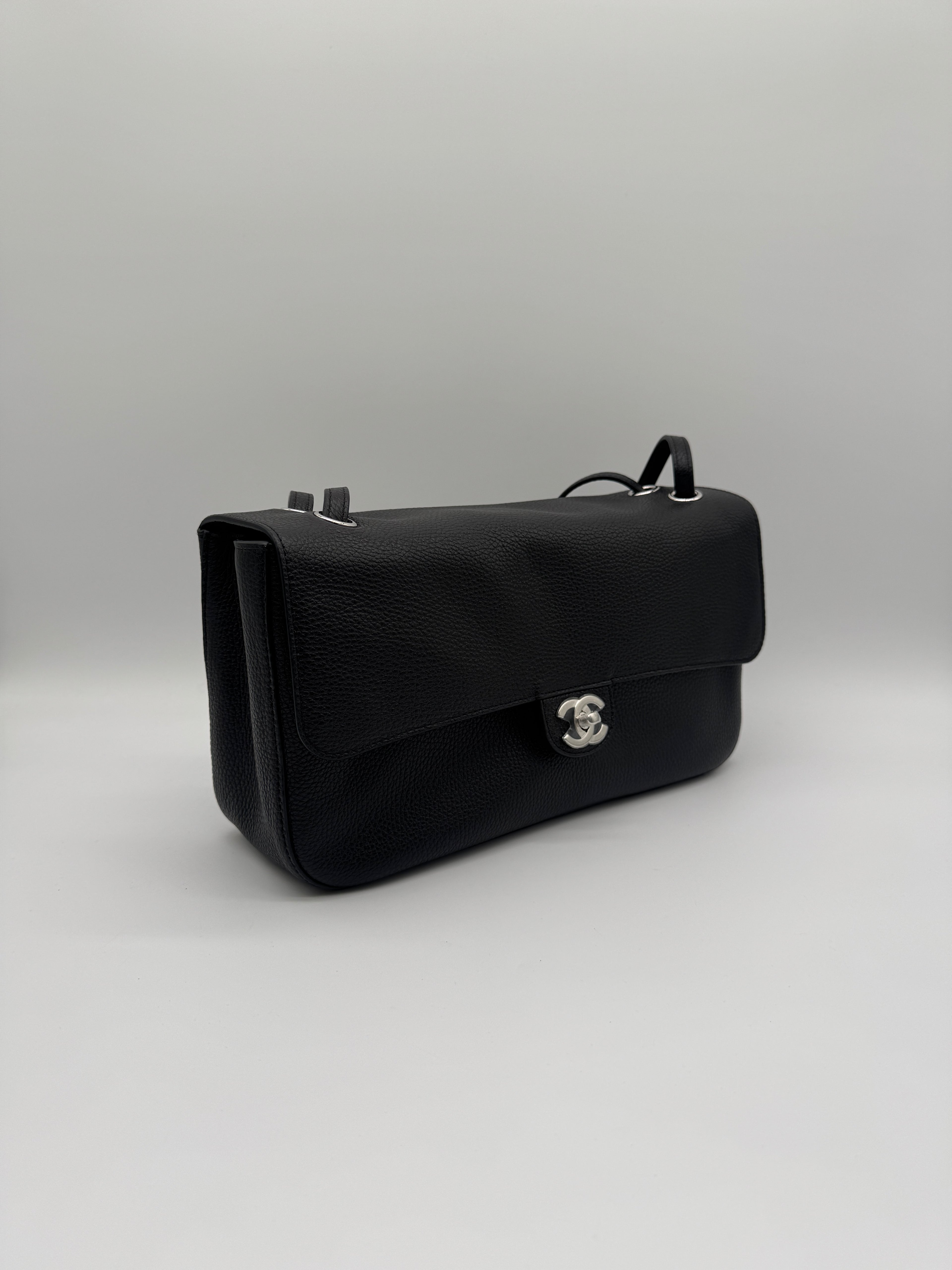 Chanel Maxi Black 32cm Silver-tone Hardweae
