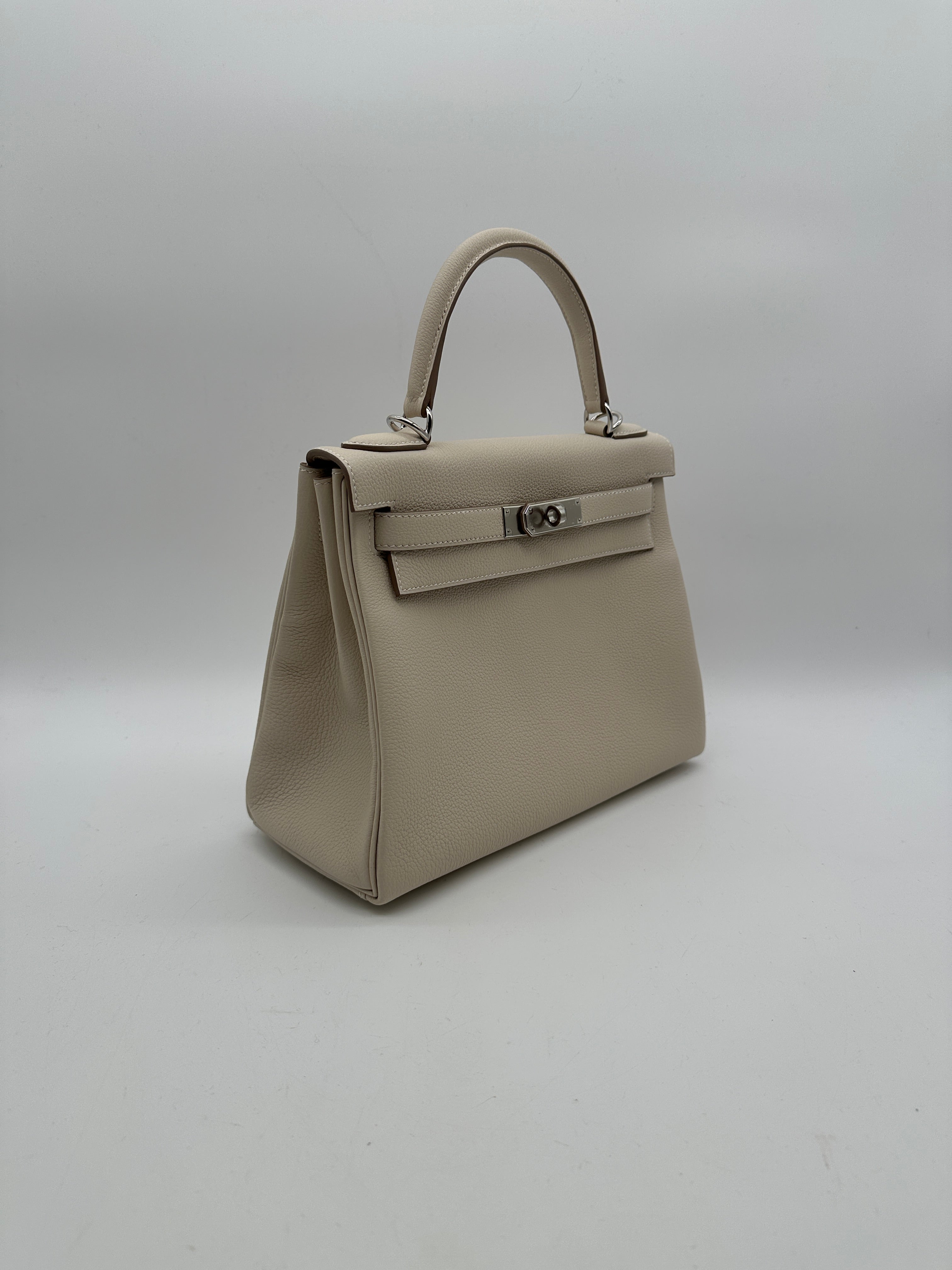Hermès Kelly 28 Craie Togo Palladium Hardware