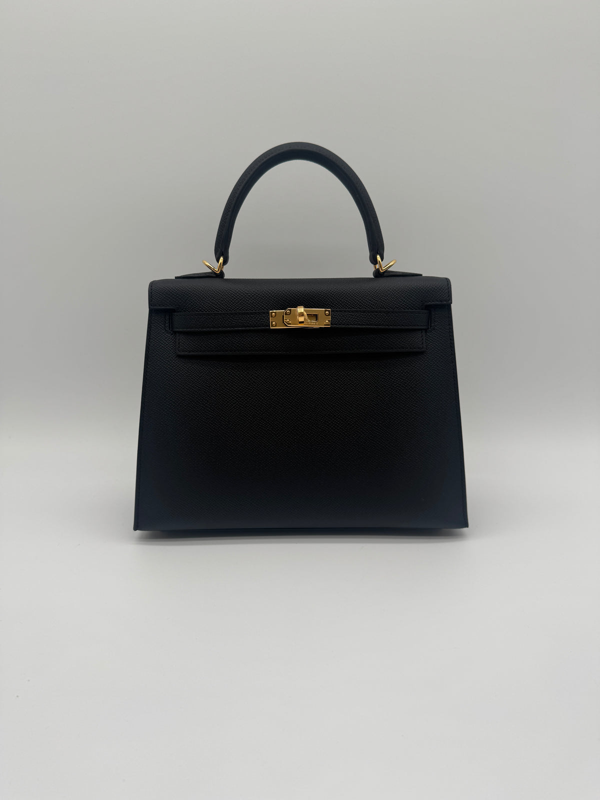 Hermès Kelly 25 Black Epsom Gold Hardware