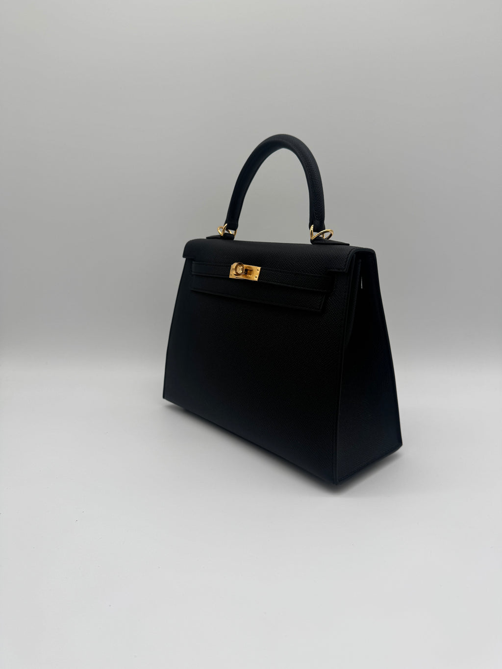 Hermès Kelly 25 Black Epsom Gold Hardware