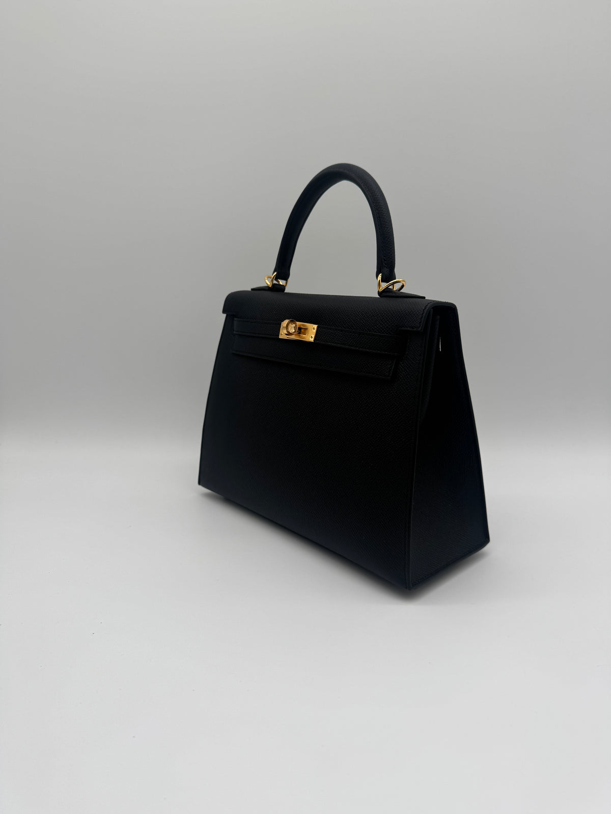 Hermès Kelly 25 Black Epsom Gold Hardware