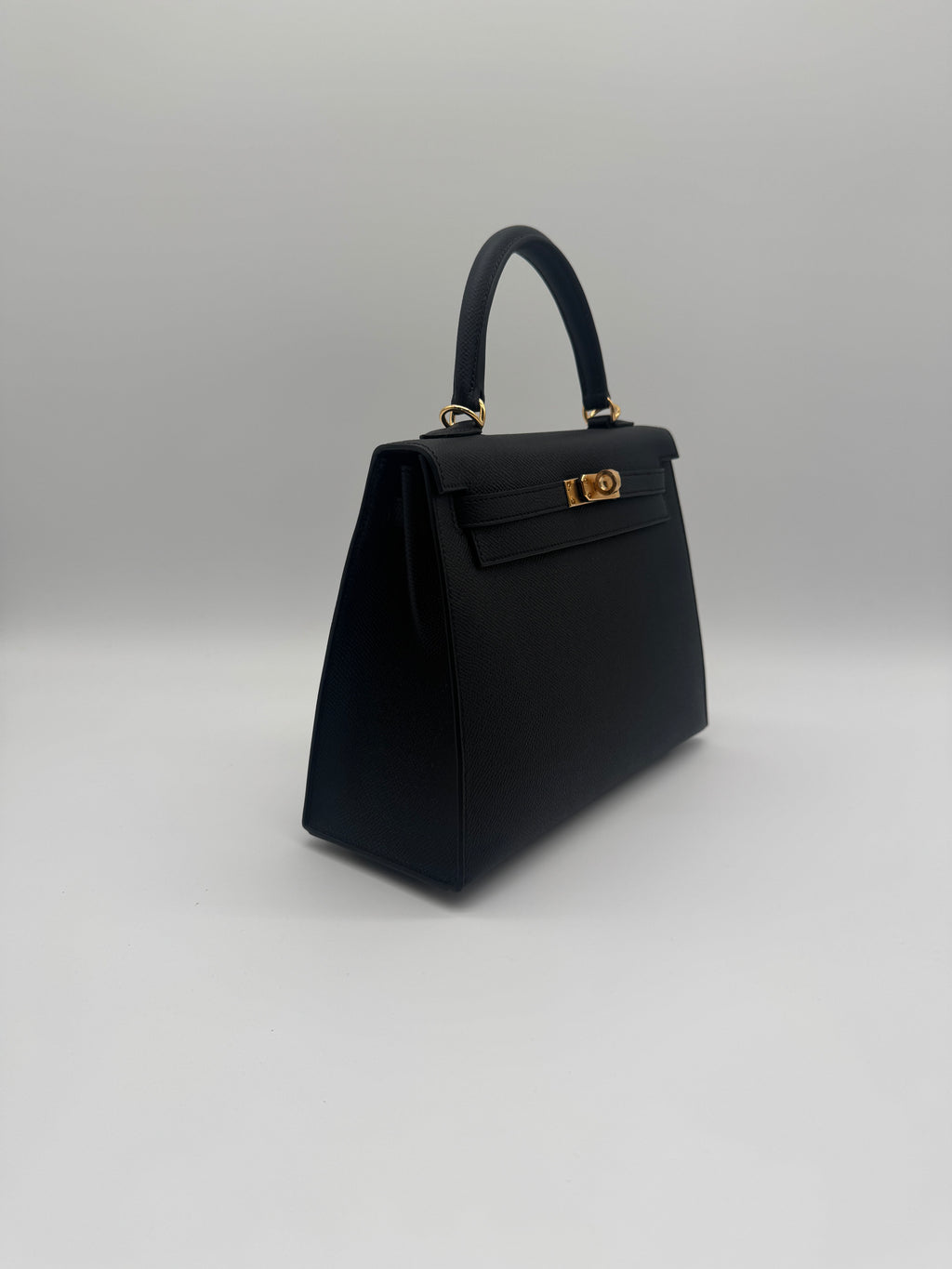 Hermès Kelly 25 Black Epsom Gold Hardware