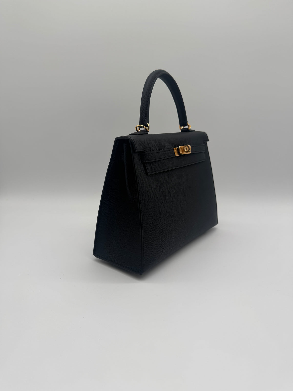 Hermès Kelly 25 Black Epsom Gold Hardware
