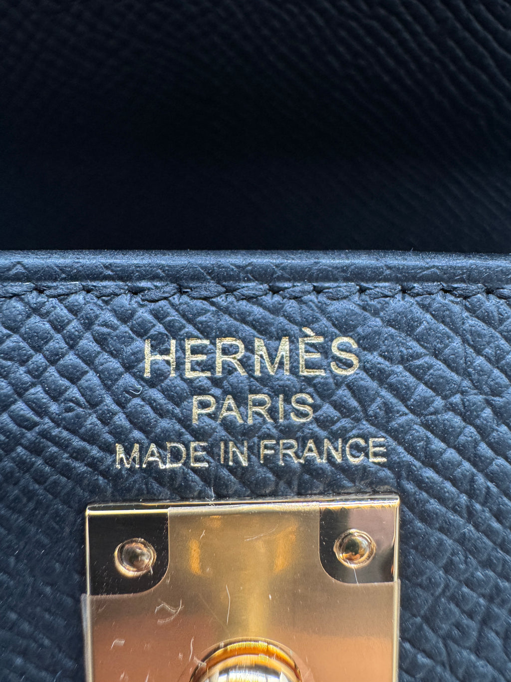 Hermès Kelly 25 Black Epsom Gold Hardware