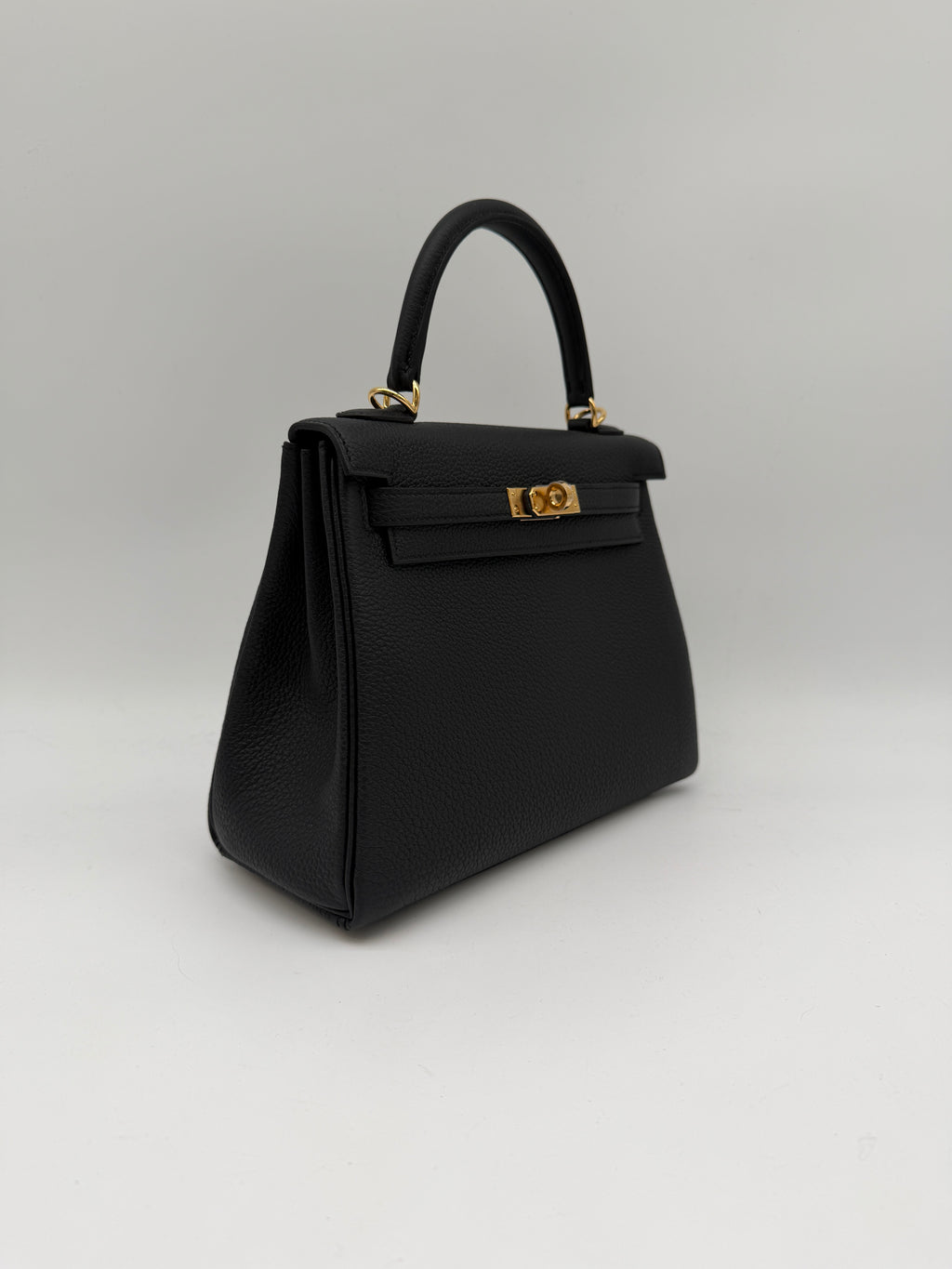 Hermès Kelly 25 Black Togo Gold Hardware