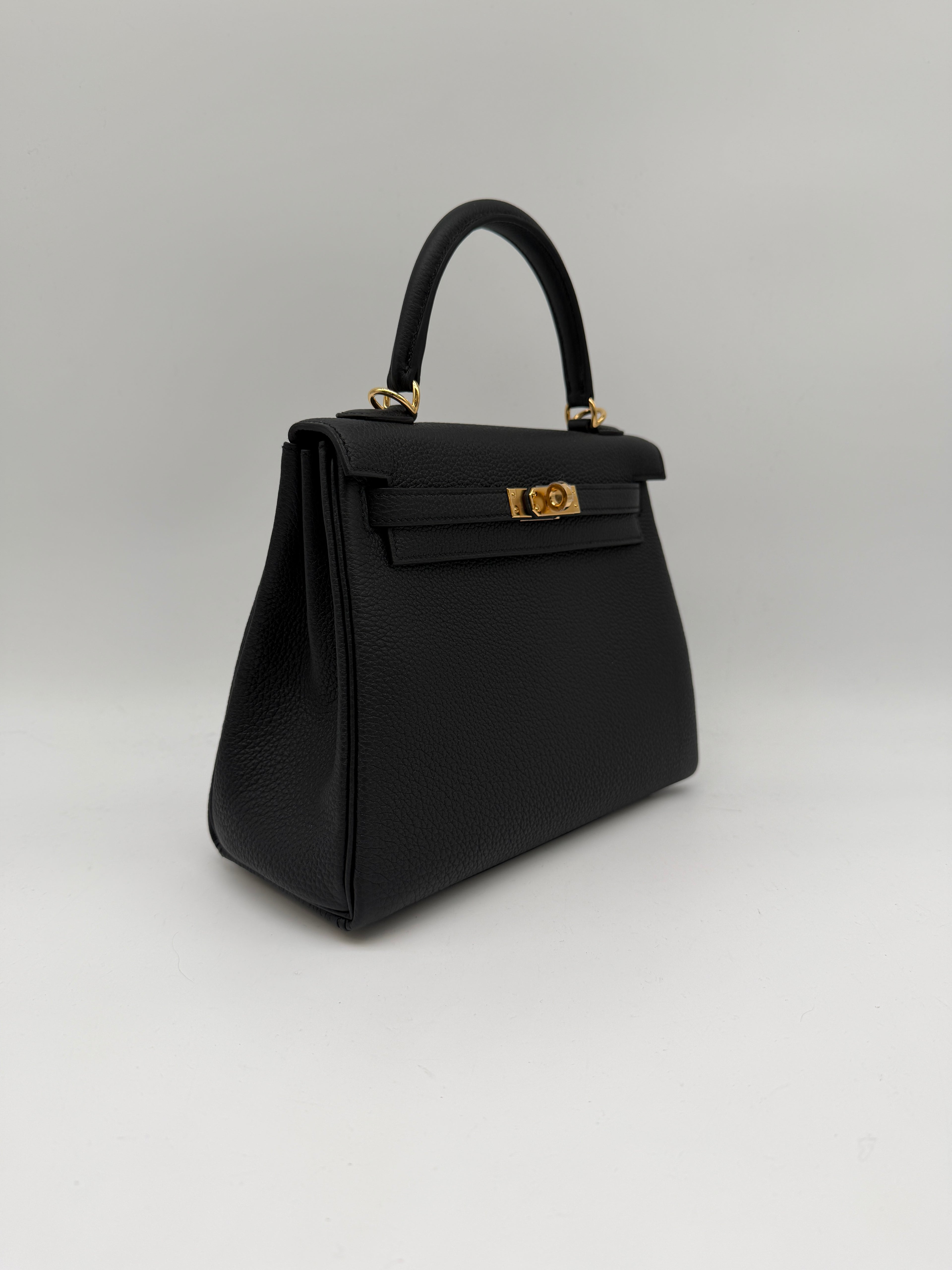 Hermès Kelly 25 Black Togo Gold Hardware