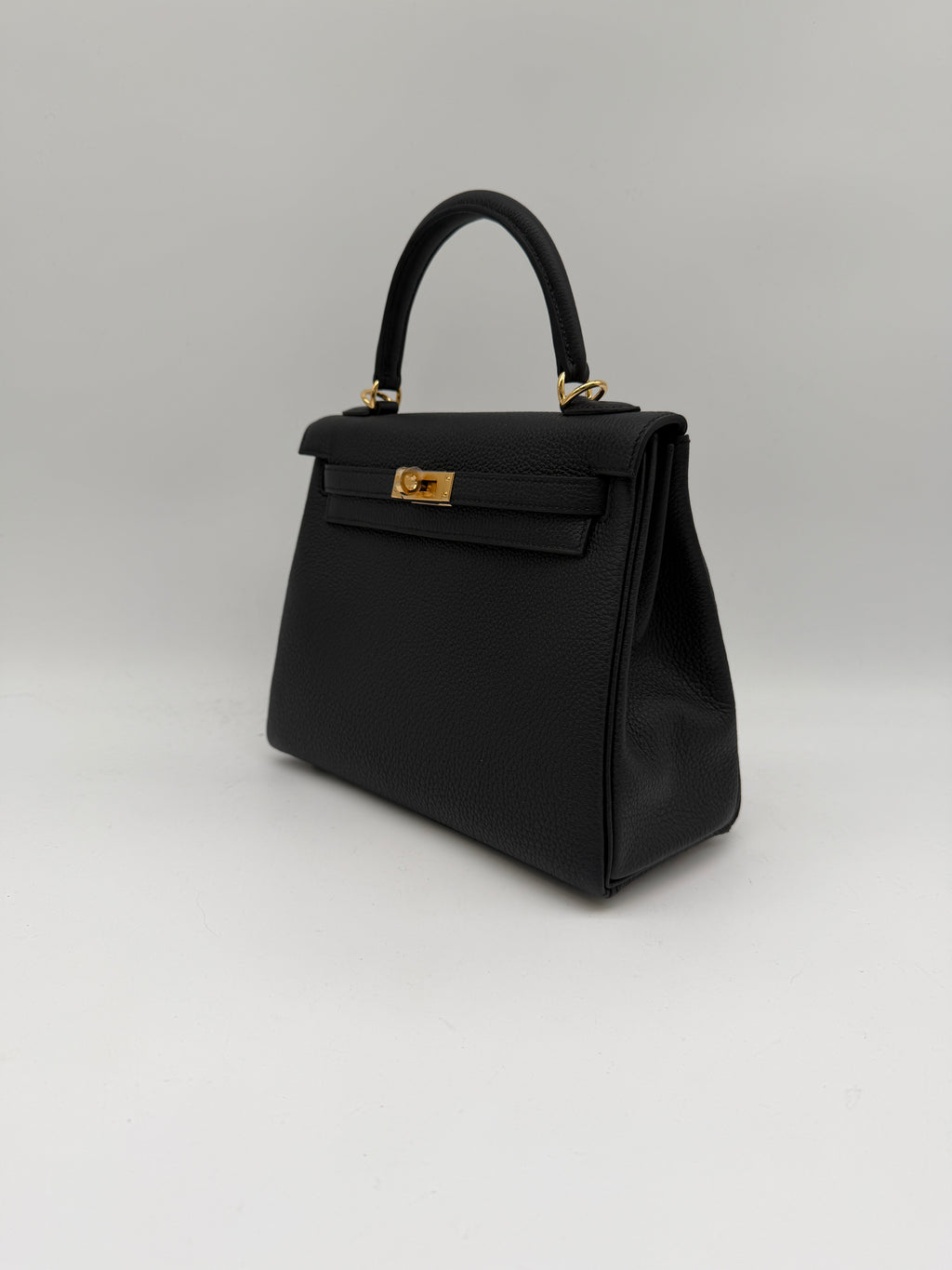 Hermès Kelly 25 Black Togo Gold Hardware