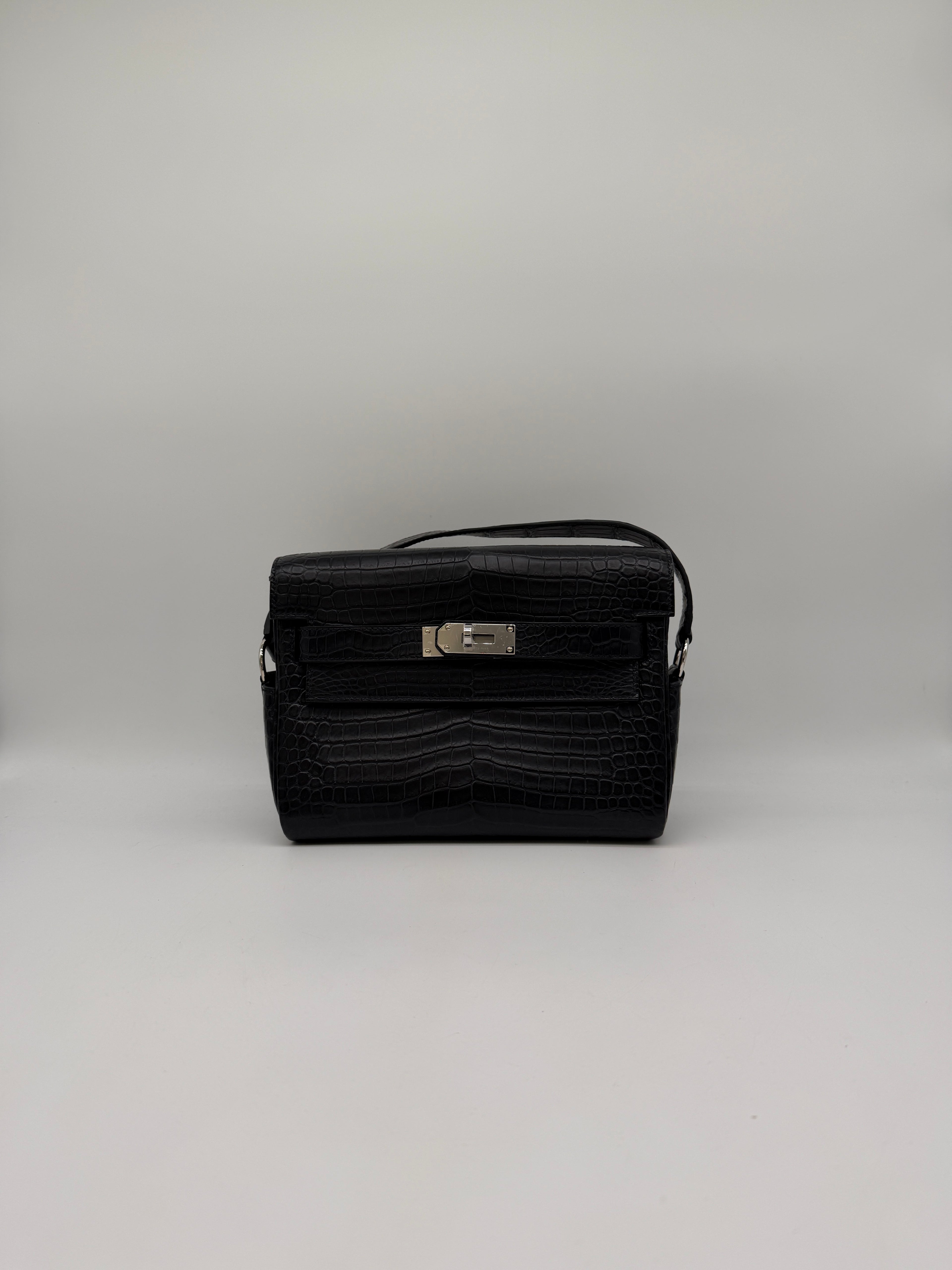 Hermès Kelly Messenger PM Black Matte Porosus Palladium Hardware