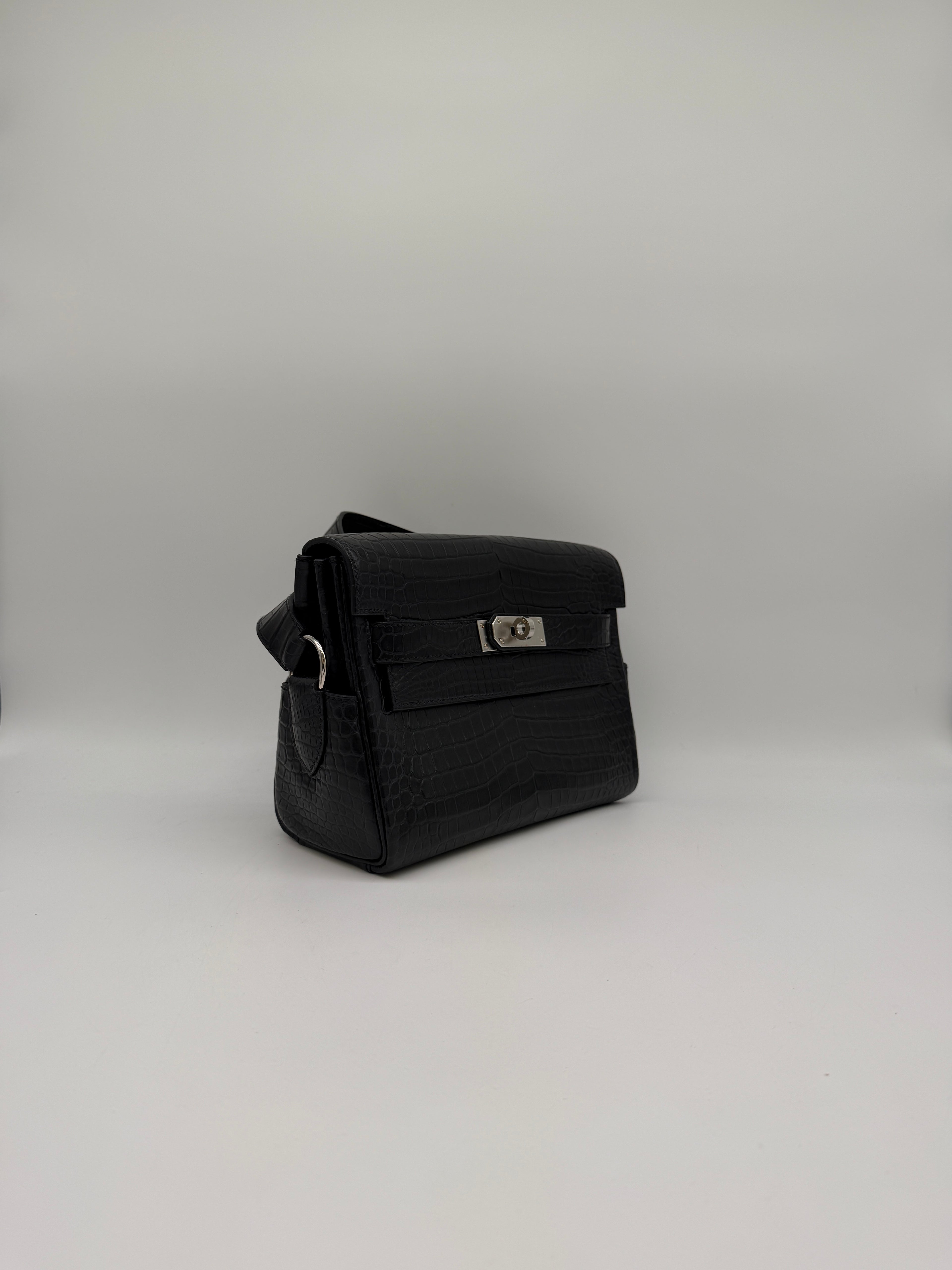Hermès Kelly Messenger PM Black Matte Porosus Palladium Hardware