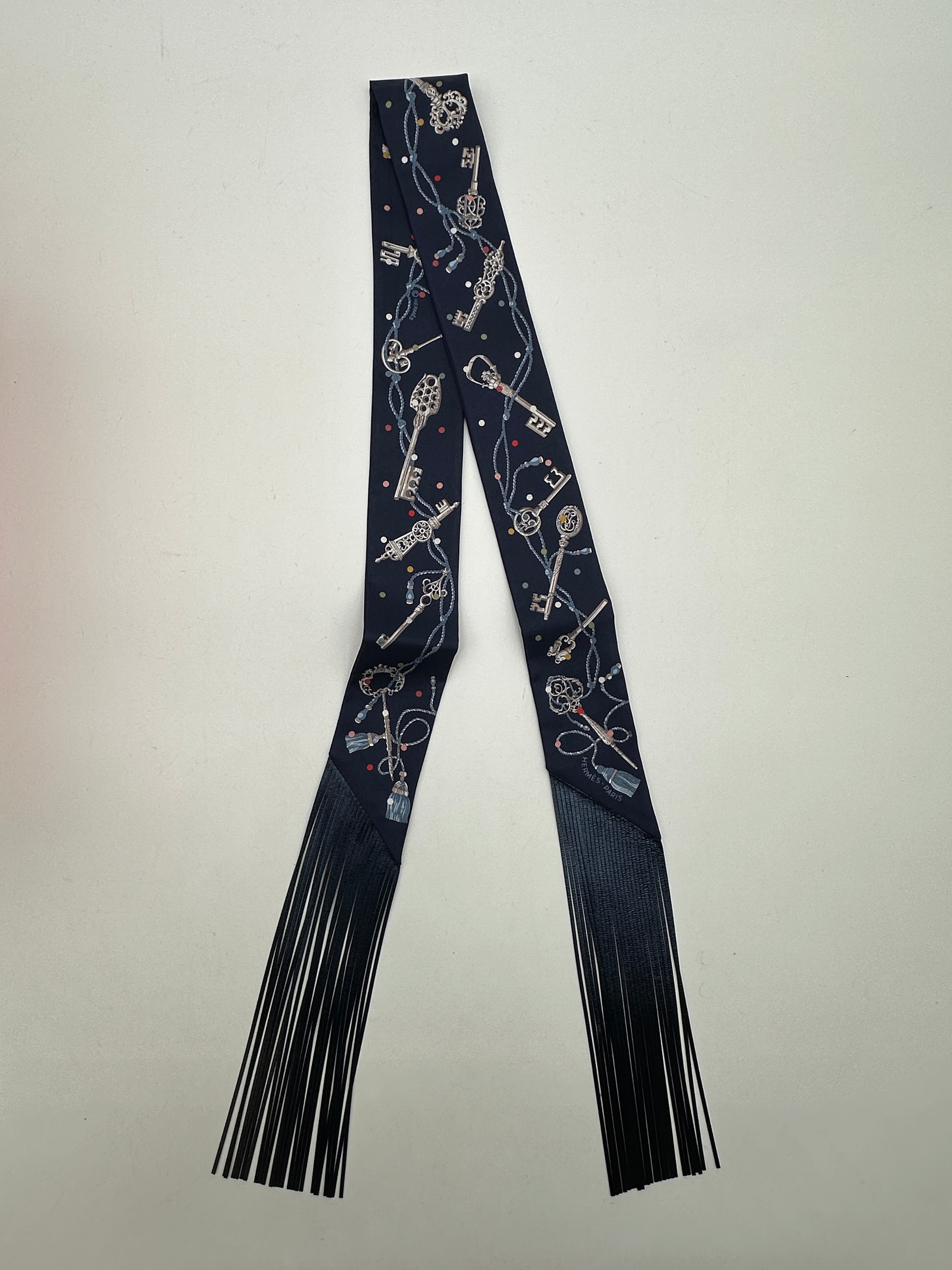 Hermès "Les Cles A Pois" Leather Fringes Twilly Bleu Marine/ Argent/Multicolour Gris