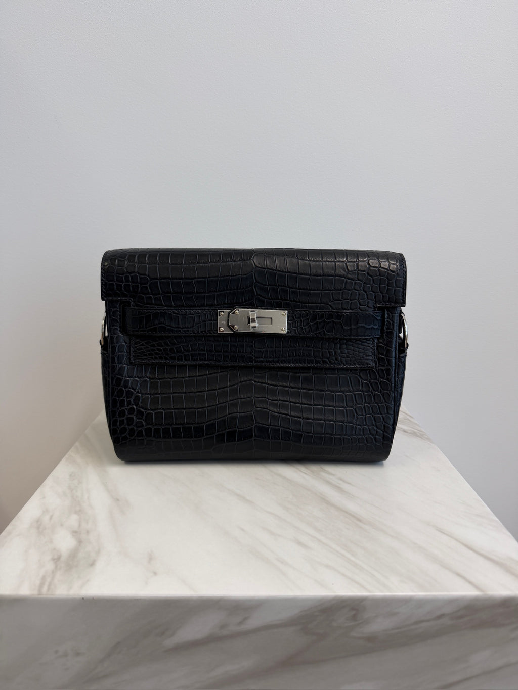 Hermès Kelly Messenger PM Black Matte Porosus Palladium Hardware