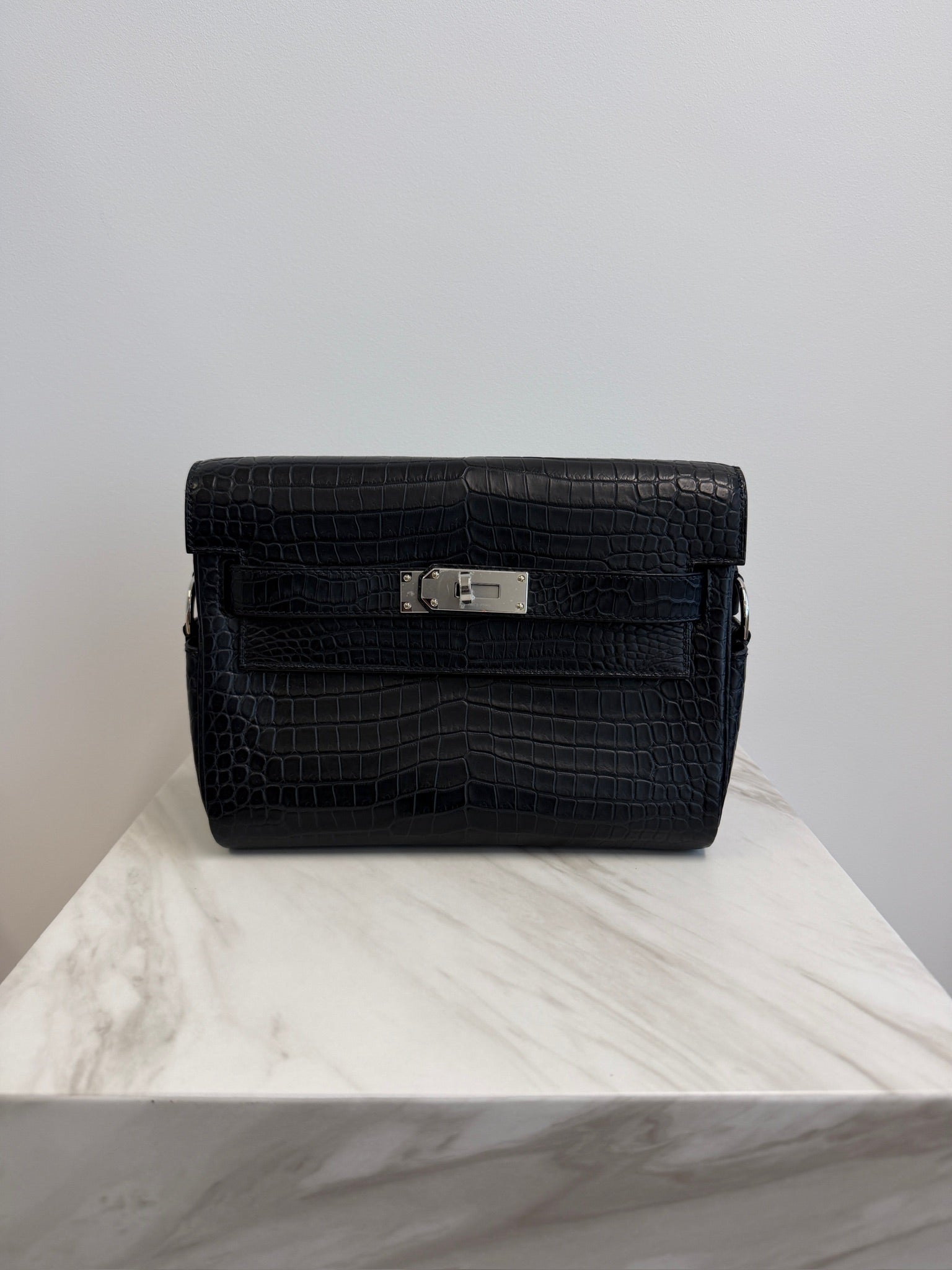 Hermès Kelly Messenger PM Black Matte Porosus Palladium Hardware